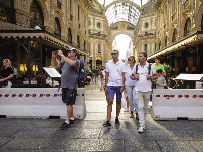 Ιταλία: Τσιμεντένια φράγματα σε δρόμους στο Μιλάνο, τη Ρώμη και την Μπολόνια υπό τον φόβο τρομοκρατικού χτυπήματος (εικόνες)